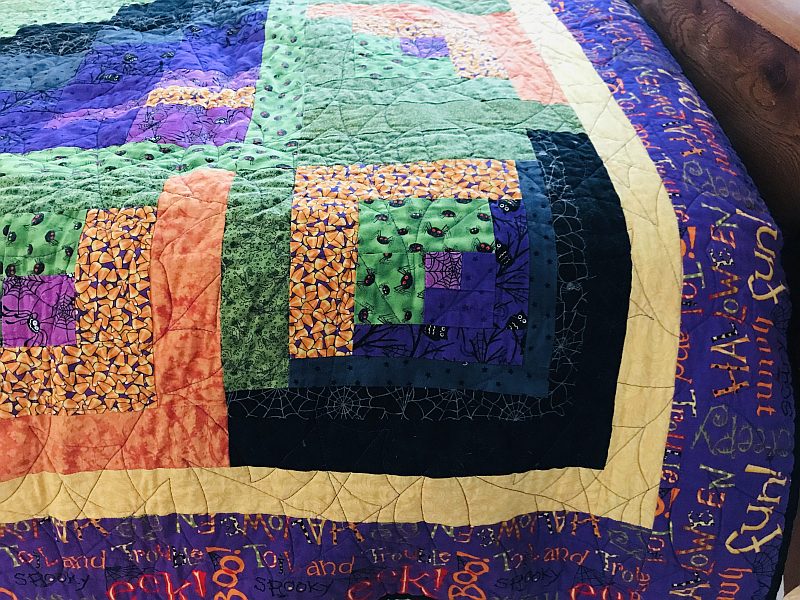 Log Cabin Bargello Quilt with a Curved Log Cabin Quilt Block
