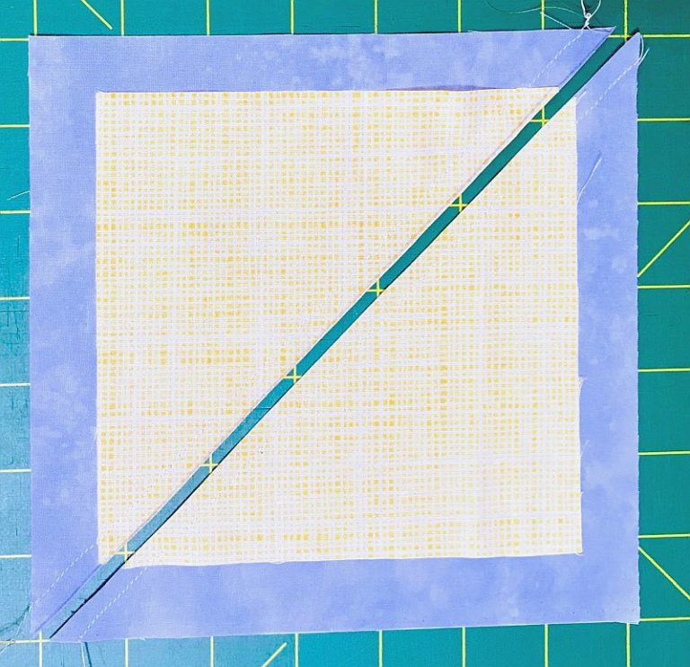 Sunflower Table Runner ⋆ Scrapdash Quilt Patterns and Tutorials