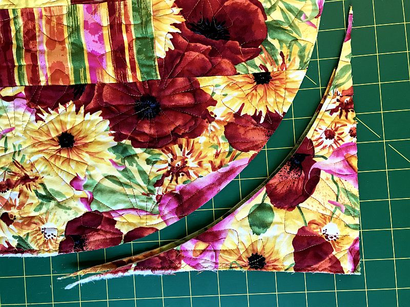 Rounding the edges of a quilt