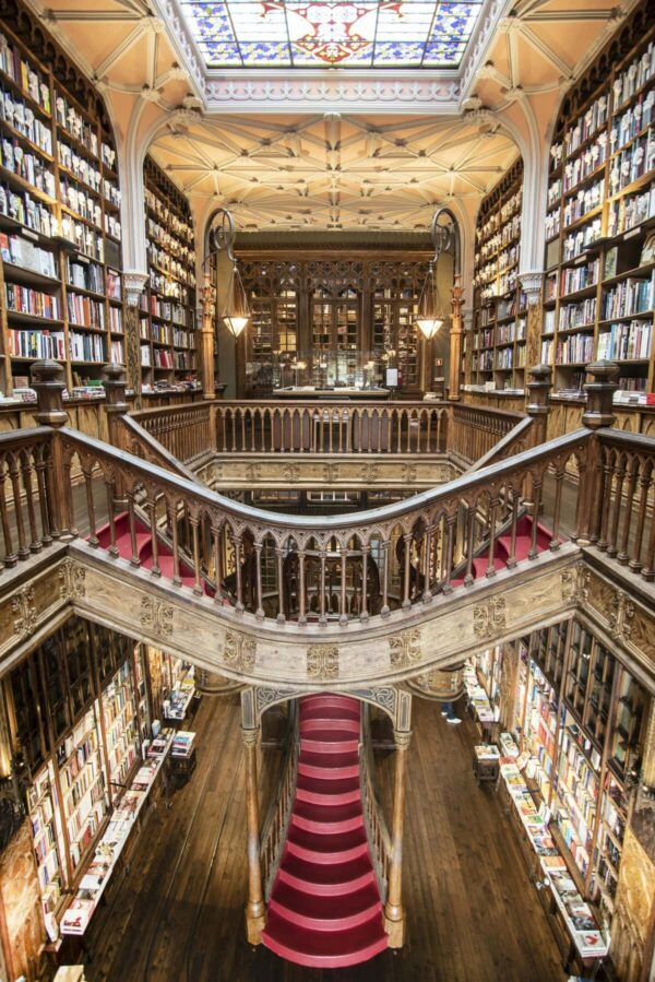 Stunning view of the iconic Livraria Lello's grand staircase and bookshelves in Porto, Portugal. Photo by Ivo Rainha